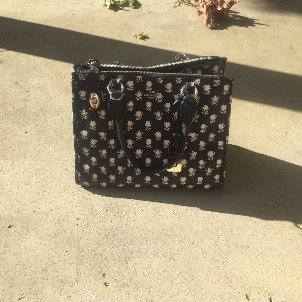 AUTHENTIC COACH PURSE